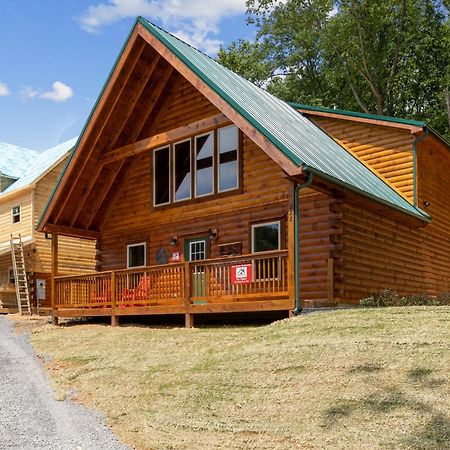 The 3 Bears Is A Newly Built 3 Bedroom Cabin Only 3 Minutes From The Parkway! ピジョンフォージ エクステリア 写真
